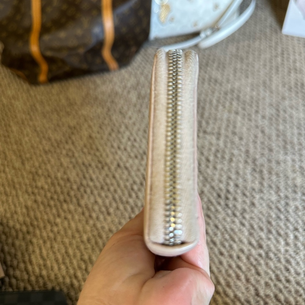 Saint Laurent Cassandra Zippy Wallet - Picture 10 of 11